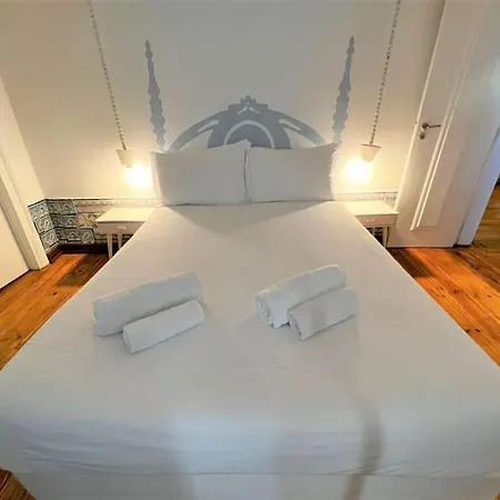 Spacious Charming Apt In Downtown. Casa Da Baixa. דירה *